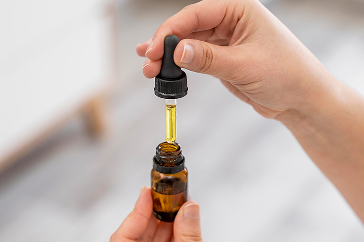 How to Use a Cannabis Tincture